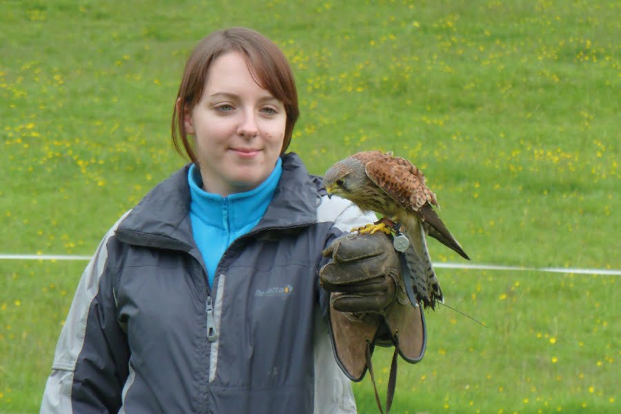 TEP's Senior Ecologist Lizi Pimlott learning about raptors on a falconry course.