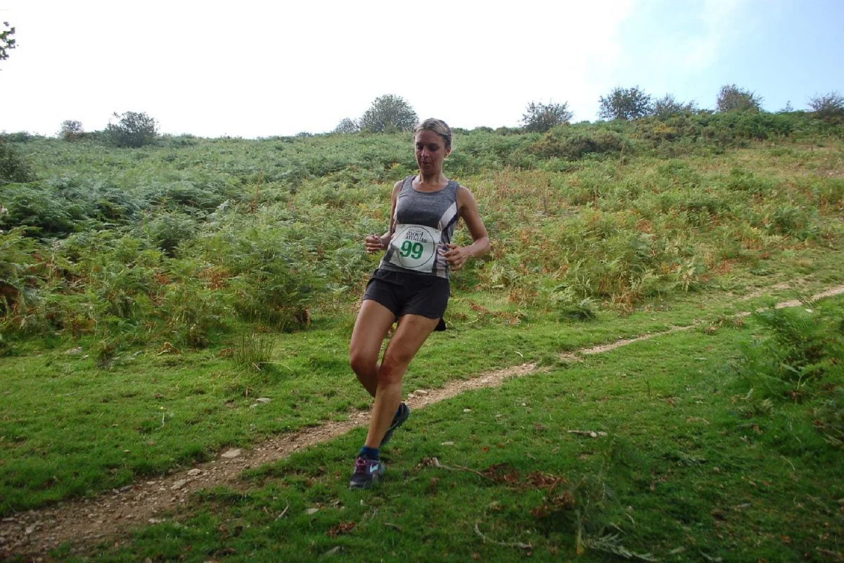 Battling the downhill of Moel Famau in the Cilcain Mountain Race 